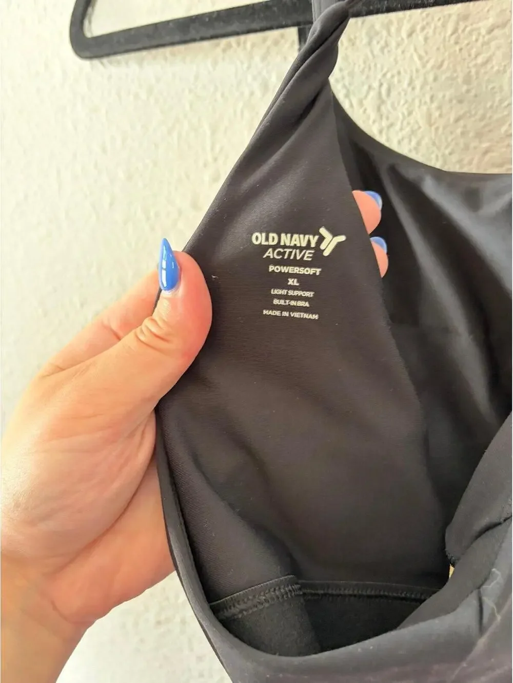 Old Navy Active Powersoft Black cropped tank size XL. Removable pads - Picture 3 of 3